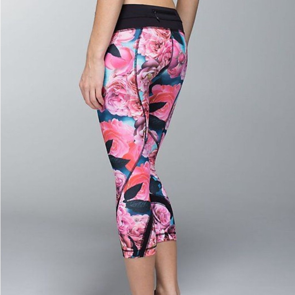 Lululemon Run Inspire Crop II Size 4 Secret Garden